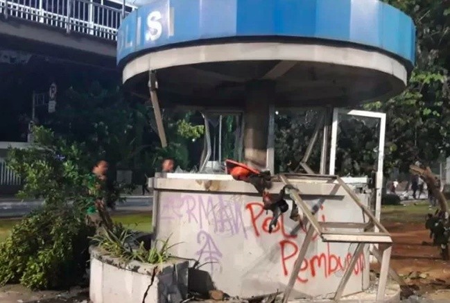 Massa Bakar Pospol Atmajaya