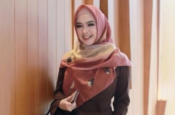 Aktris Senior Ini Nggak Cemas Suaminya Kembali Jadi DPR