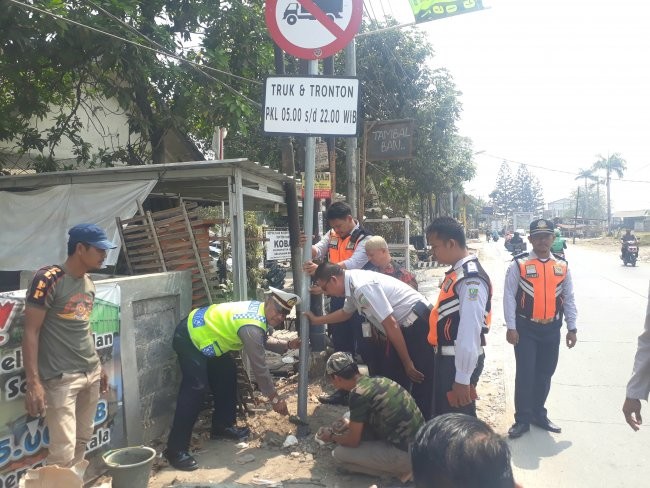 Resmi, Dump Truk Dilarang Melintas Di Jalan Raya Babelan