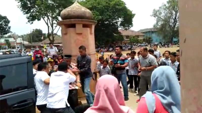 Upaya Penyerangan Wiranto, Kapolsek Kena Tusuk