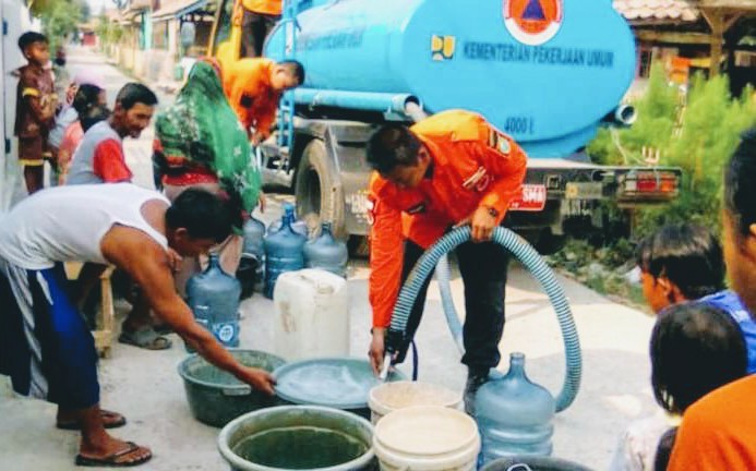 Pabuaran Dilanda Kekeringan, BPBD Subang Distribusikan Air Bersih