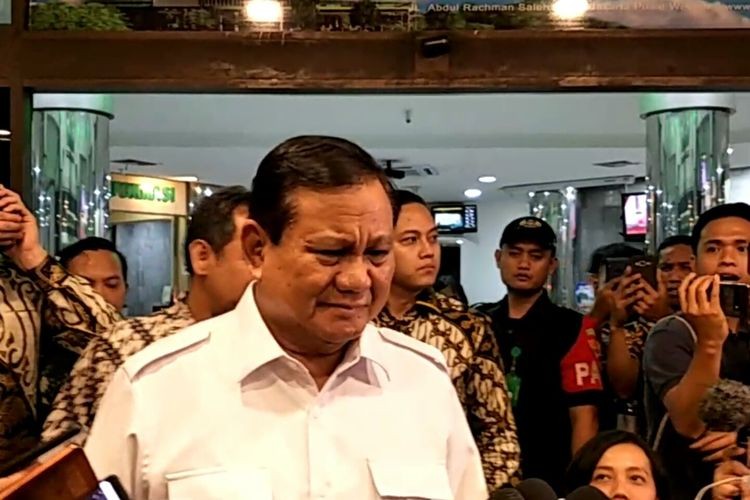 Prabowo Beserta Rombongan Jenguk Wiranto