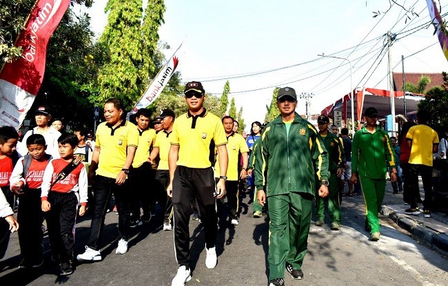Peringati HUT Jatim, Ribuan Warga Tumpah Di Alun-alun Ngawi