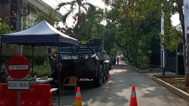 Depan Rumah Ma'ruf Amin Ada Tank Anoa
