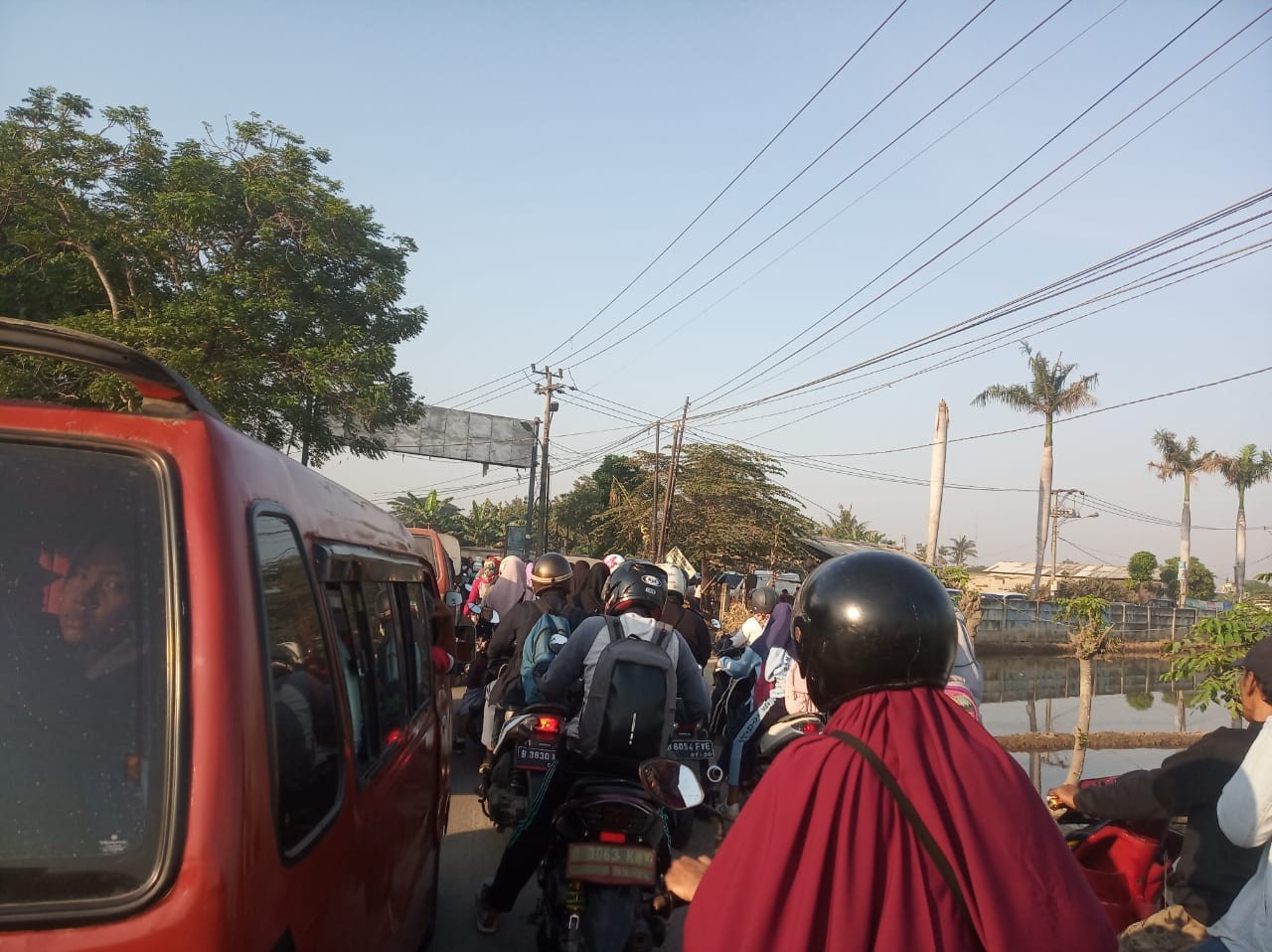 Warga Keluhkan Kemacetan di Jalan Raya Babelan-Perjuangan Kota Bekasi