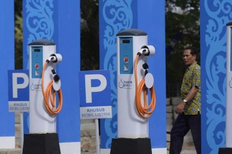PLN Nyatakan Siap Fasilitasi Charge Kendaraan Listrik