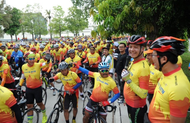 Gubernur Ganjar Pranowo Lepas Peserta BTN Tour de Borobudur