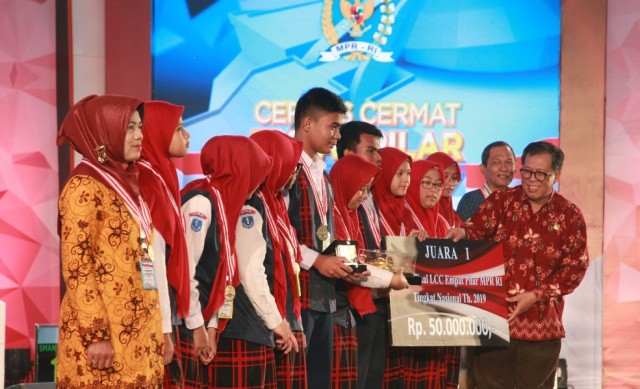 SMAN 1 Tenggarong Juara 1 Nasional LCC Empat Pilar MPR 2019
