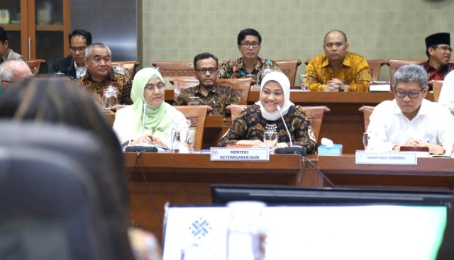 Menaker Ida Fauziyah Raker Perdana Dengan Komisi IX DPR