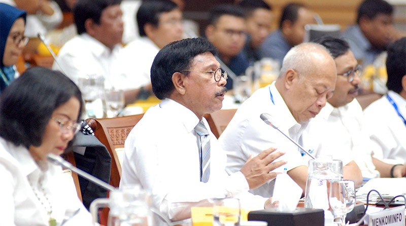 Menteri Komunikasi dan Informatika Jhony G. Plate Raker Perdana Dengan Komisi I DPR