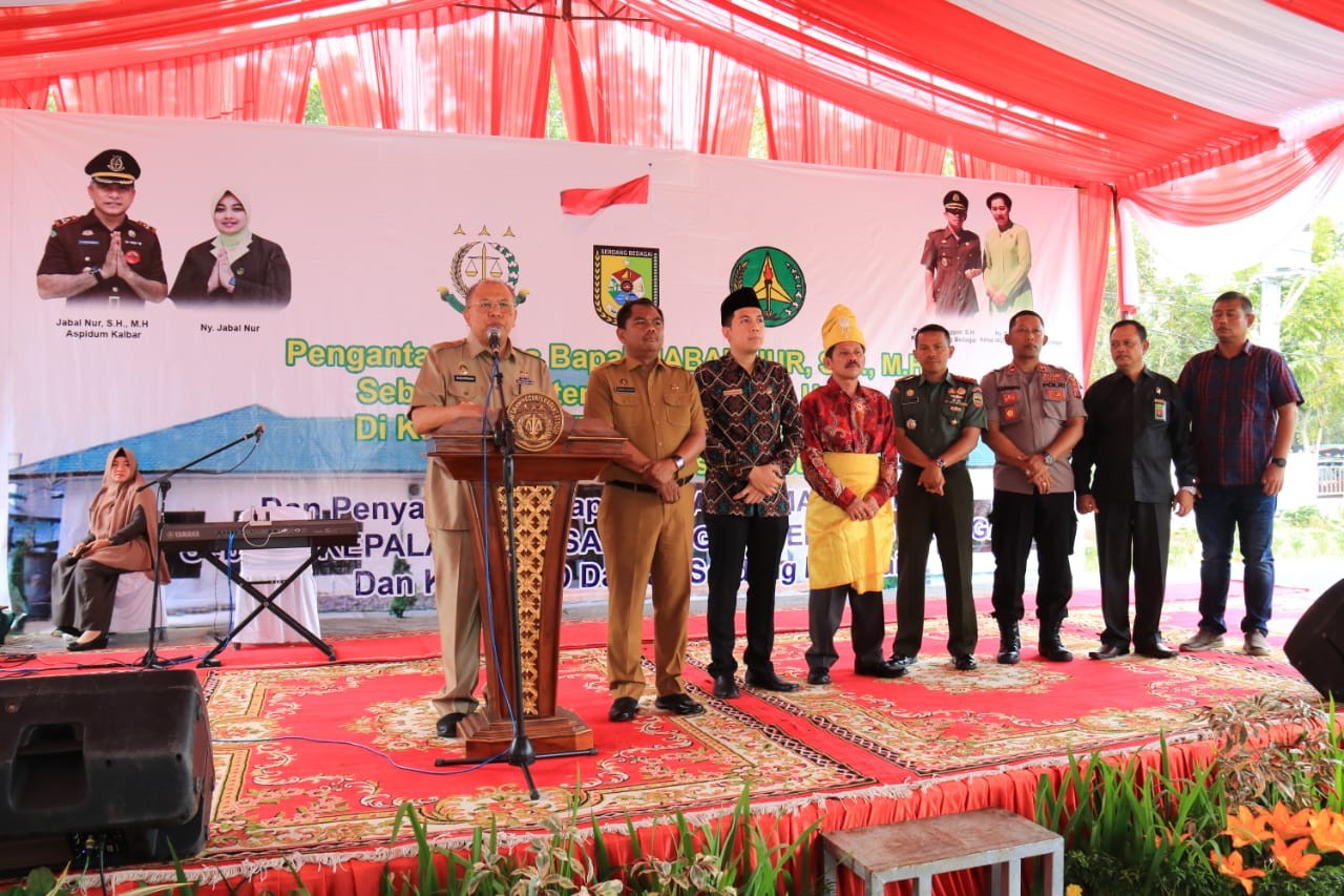 Bupati Soekirman Berikan 3 Pantun Pisah Sambut Kajari Sergai