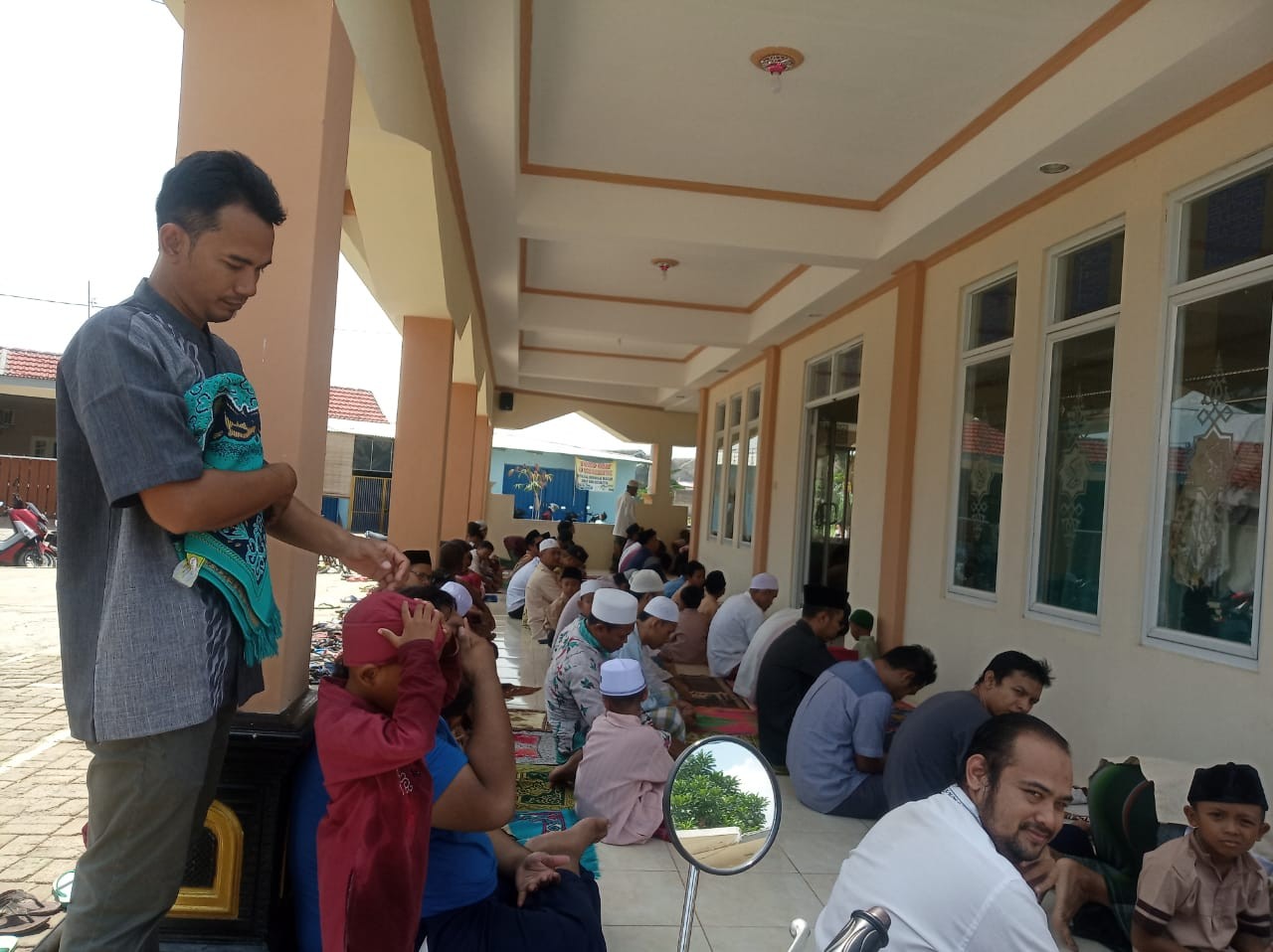Membludak Jama'ah Masjid Abu bakar Ash-Shiddiq Sholat Jum'at 