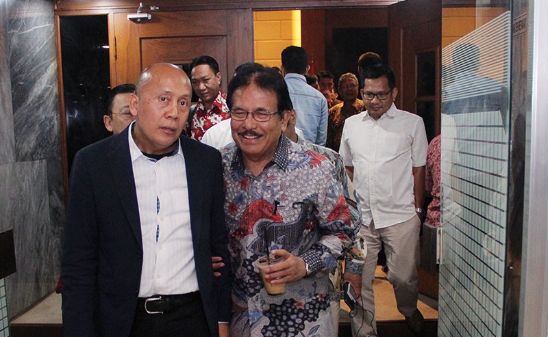 Berbincang Serius