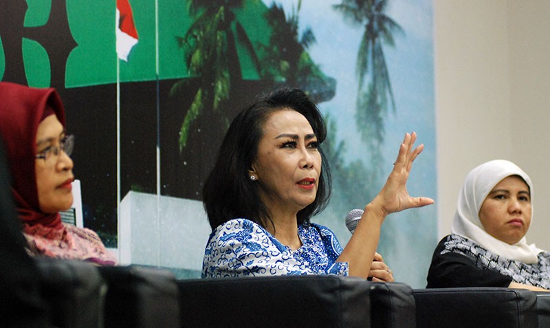 Dialektika Demokrasi, Tema  " Ideal Aset First Travel Disita Negara? "