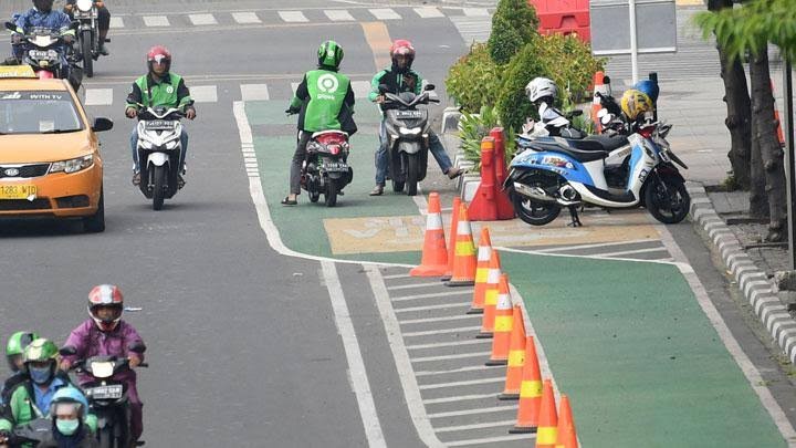 Melintas di Atas Jalur Sepeda, 35 Pengendara Motor Ditilang