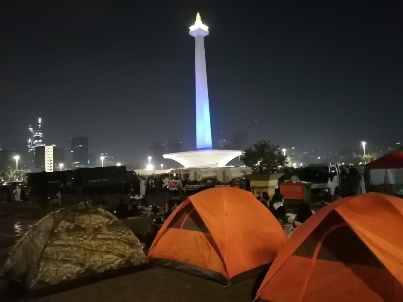 Hadiri Reuni 212, Peserta Dirikan Tenda Gunung Di Monas