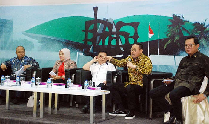 Dialektika Demokrasi DPR
