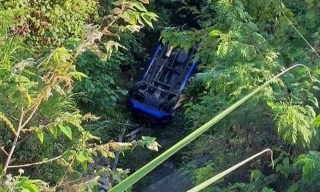 Bus Rombongan Kepala TK Nyungsep Ke Sungai, Lima Orang Tewas