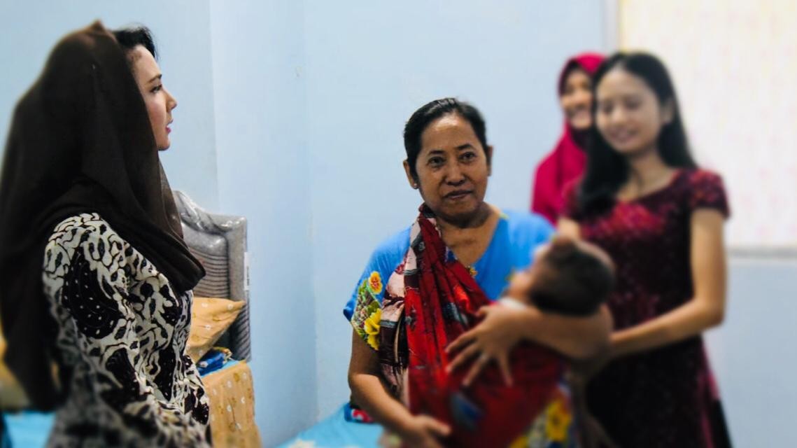 Istri Wagub Jatim Emil Dardak Terus Dampingi Bayi Pandhu