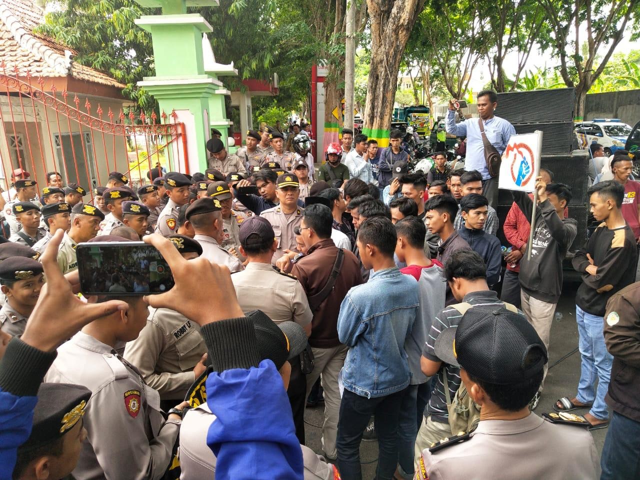 Indikasi Anggaran Dibuat “Bancakan”, FORMAASI Demo Dinas PUPR Pamekasan