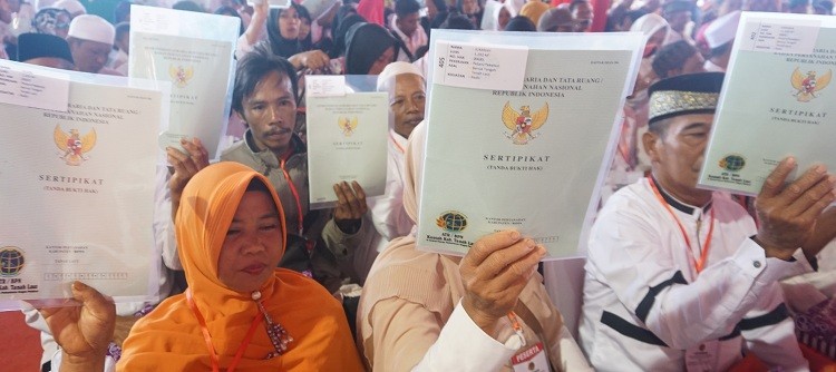 Menteri ATR Serahkan 3.000 Sertifikat Tanah