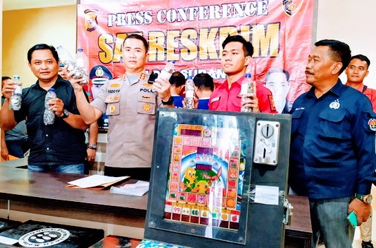 Satreskrim Bekuk Dua Pelaku Penjudian Mesin Jackpot