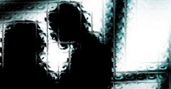 Enak-enakkan Dengan Wanita Lain Dalam Kos, Oknum Guru SD Ini Diciduk Istrinya