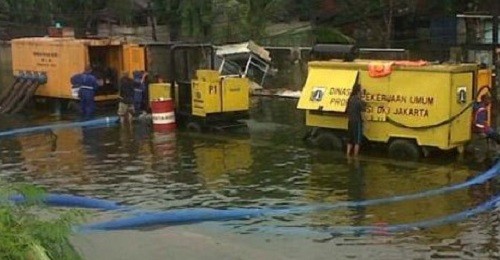 Atasi Genangan Air, Pemprov Turunkan Ratusan Unit Pompa Air