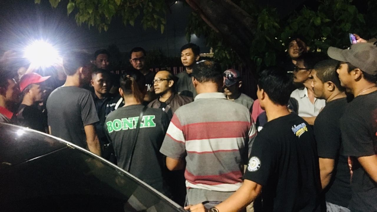 Mangkalnya Driver Gojek & Gocar, Menganggu Pengguna Jalan di Letjend Sutoyo