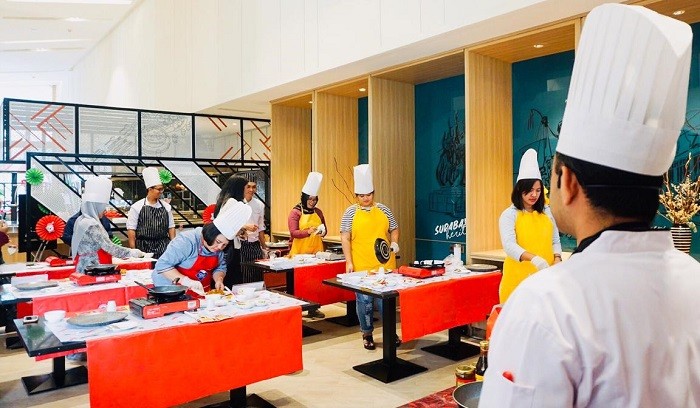 Novotel Samator Surabaya Timur Ajari Ibu-ibu jadi Chef Handal