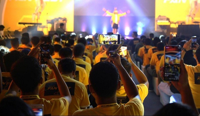Ratusan Penggemar realme Padatkan Fan Fest 2019