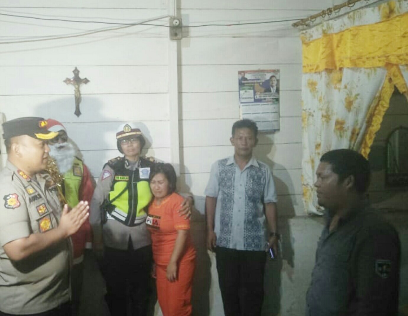 Kapolres Tobasa Berbagi Kasih Natal Dan Beri Taoiasih Kepada Penderita Hidro Sipalus 