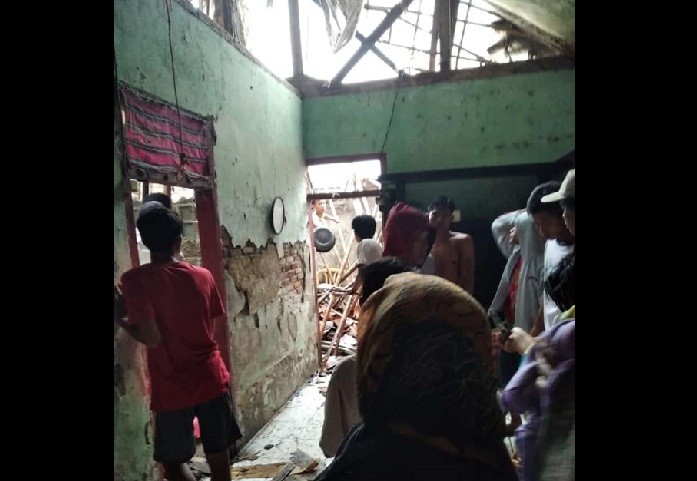 Hujan Dua Hari, Rumah Warga di Bekasi Roboh