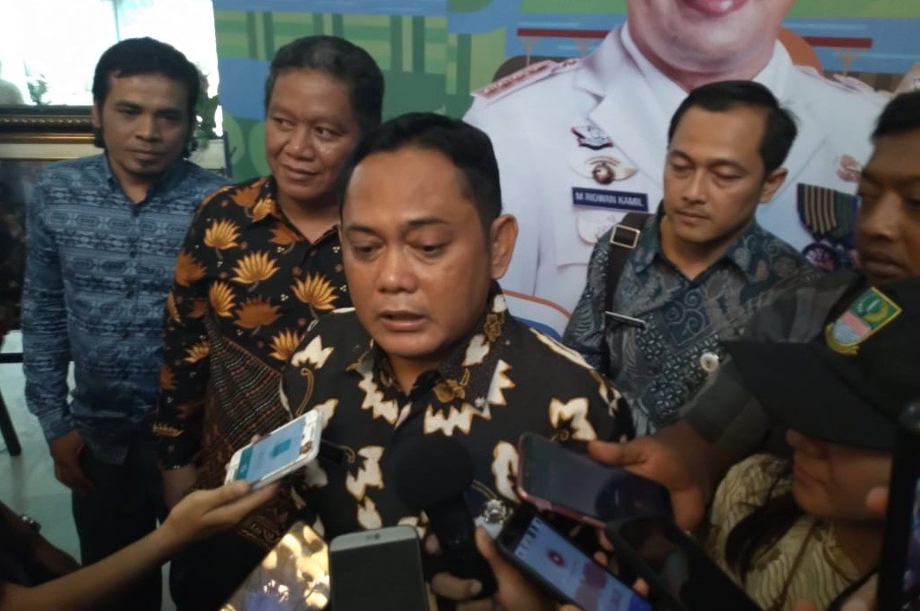 Bupati Bekasi Janji Tarik Ribuan Mobil Dinas Penunggak Pajak dari Pengguna