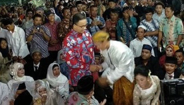 633 Pasangan Nikah Massal, Anies BaswedanJadi Saksinya