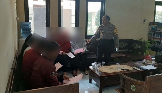 Lagi Indehoy di Warkop Remang-remang, PSK Ini Digaruk Polisi
