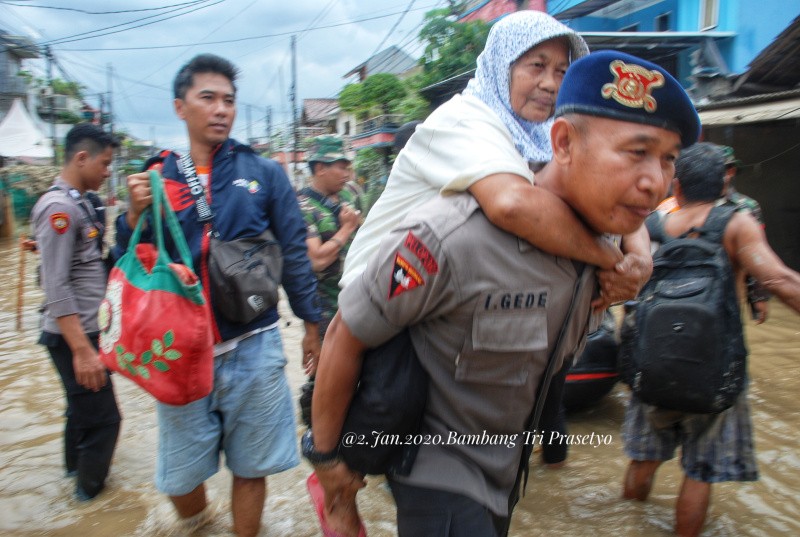 Evakuasi Ibu