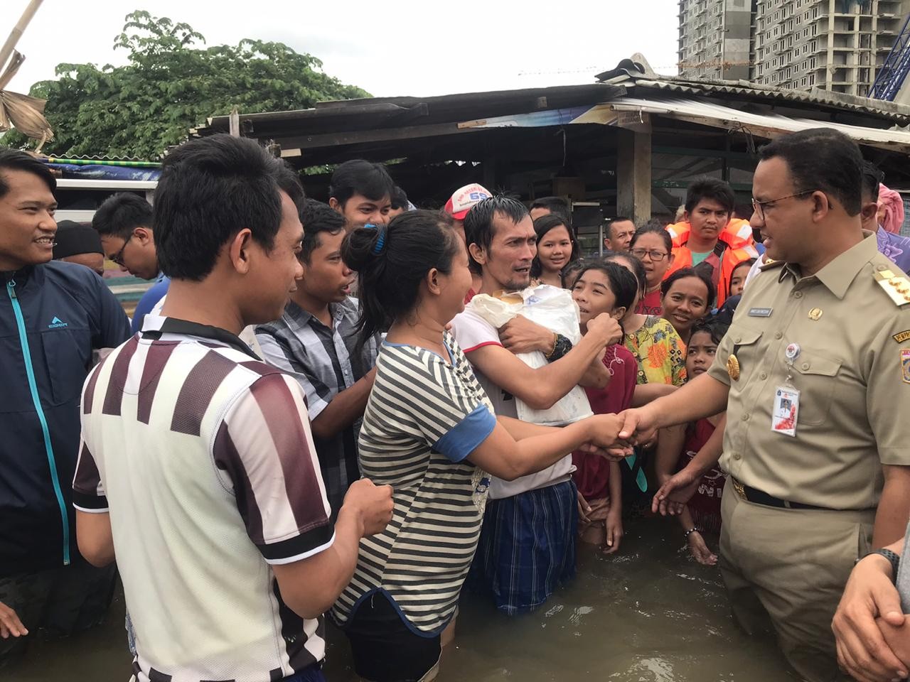 Anies Ajak Masyarakat Bantu Korban Banjir