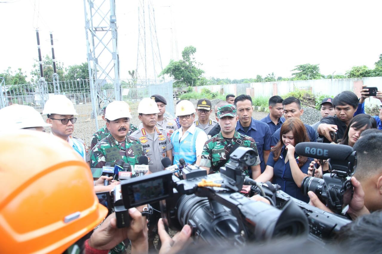Panglima TNI Bersama Kapolri Tinjau Gardu Induk PLN Kembangan