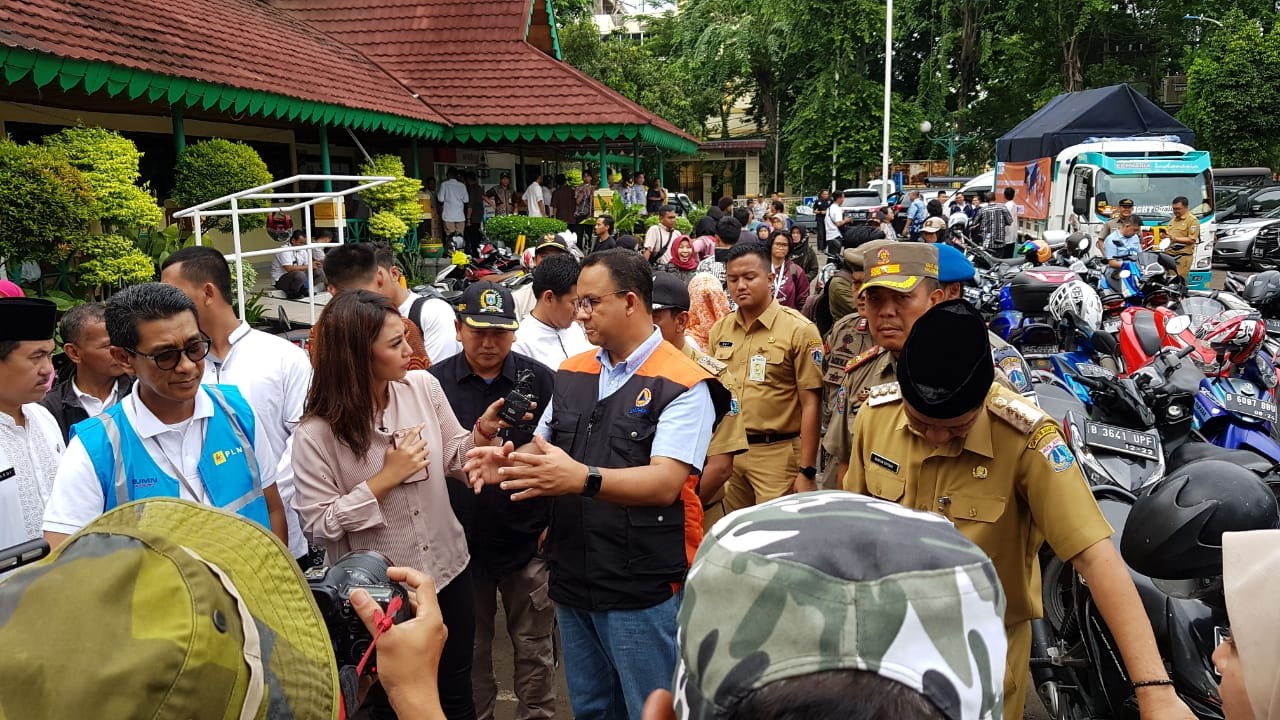 Gubernur Anies Kembali Kunjungi Lokasi Banjir di Jakarta Barat