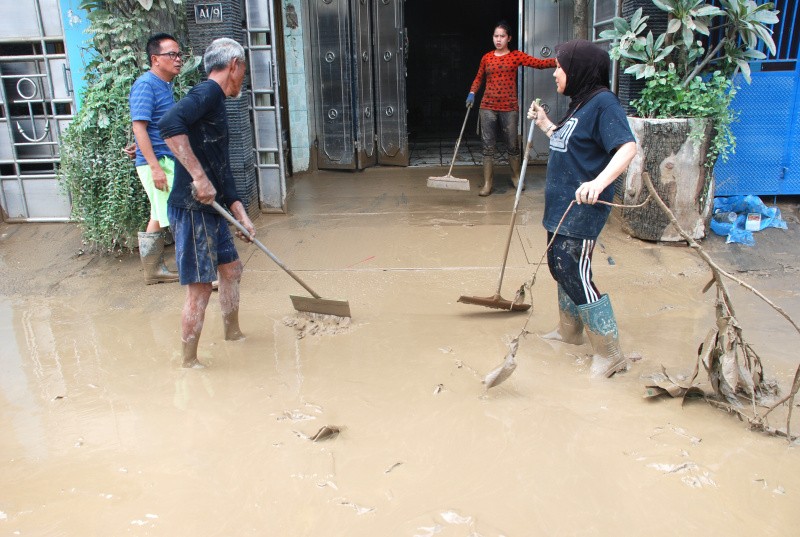 Bersihkan Lumpur.