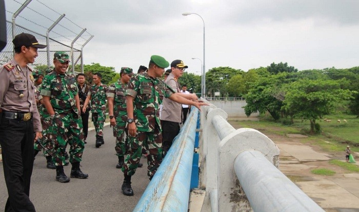 Antisipasi Banjir, Dandim Sidik Wiyono Tinjau Bendungan Gerak Barat