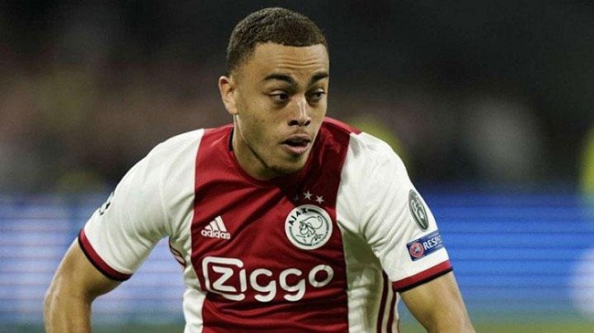 Imbas Ketegangan Iran-AS, Bek Ajax Tinggalkan Kamp Latihan Di Qatar