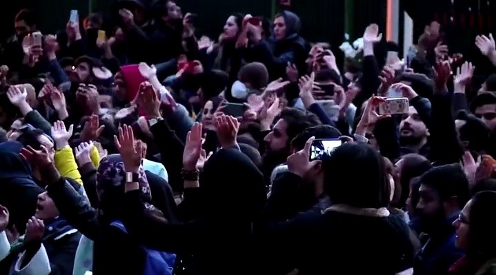 Tak Sengaja Tembak Pesawat Ukraina, Warga Iran Demo