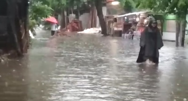 Banjir Rendam Puluhan Rumah di Kebon Jeruk