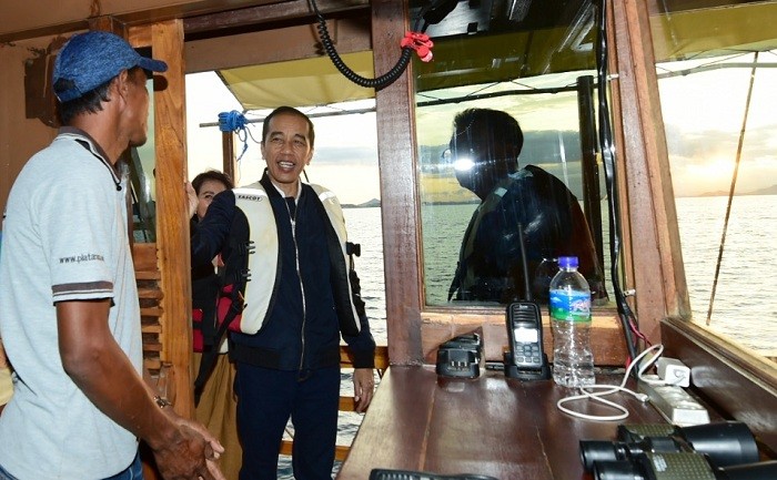 Naiki Kapal Phinisi, Presiden Tinjau Kesiapan Wisata Bahari di Labuan Bajo