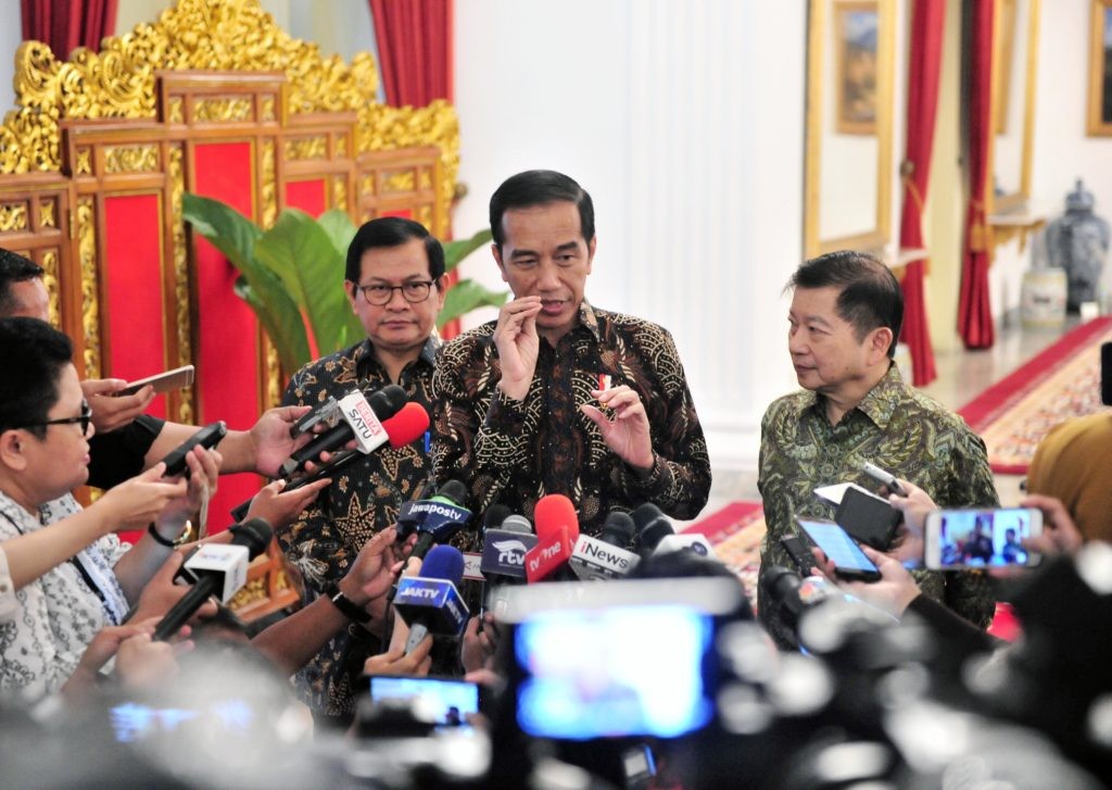 Jokowi Perintahkan Menkes Terawan Awasi Virus Korona