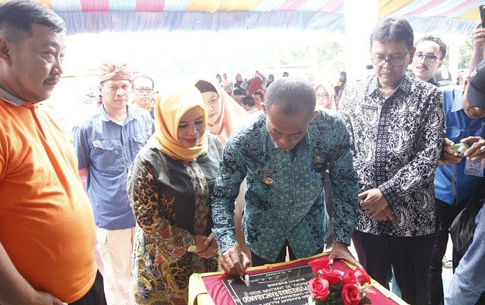 Bupati Subang, Tandatangani Batu Prasasti Gedung UPTD Puskesmas Rancabango