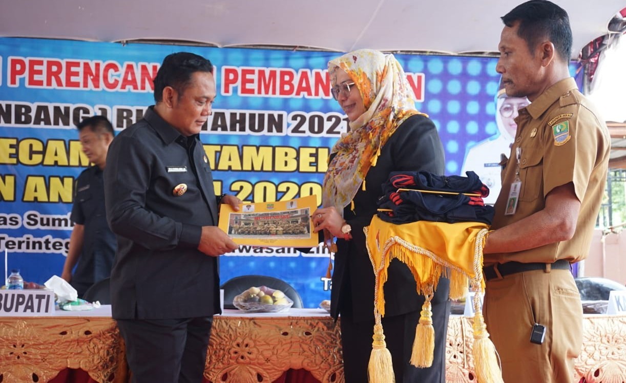 Bupati Bekasi: Perbaikan Infrastuktur Jalan di Tambelang Jadi Prioritas