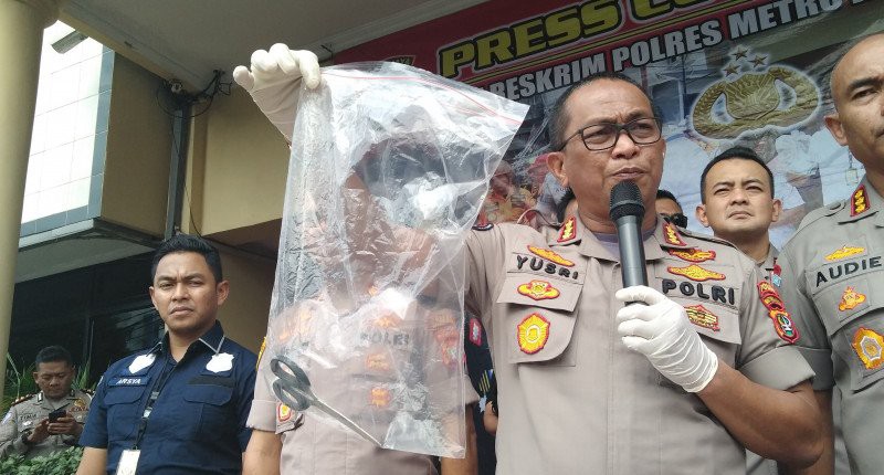 Remaja Tusuk Ibu Kandung Sendiri dengan Gunting